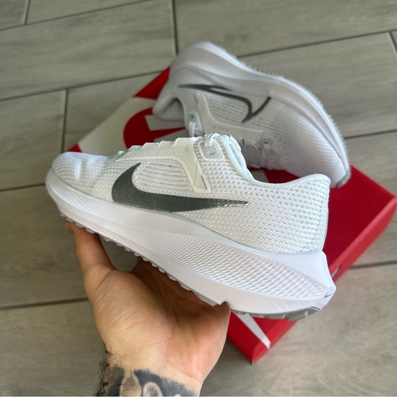 NIKE PEGASUS 40 WHITE - Picture 2 of 4